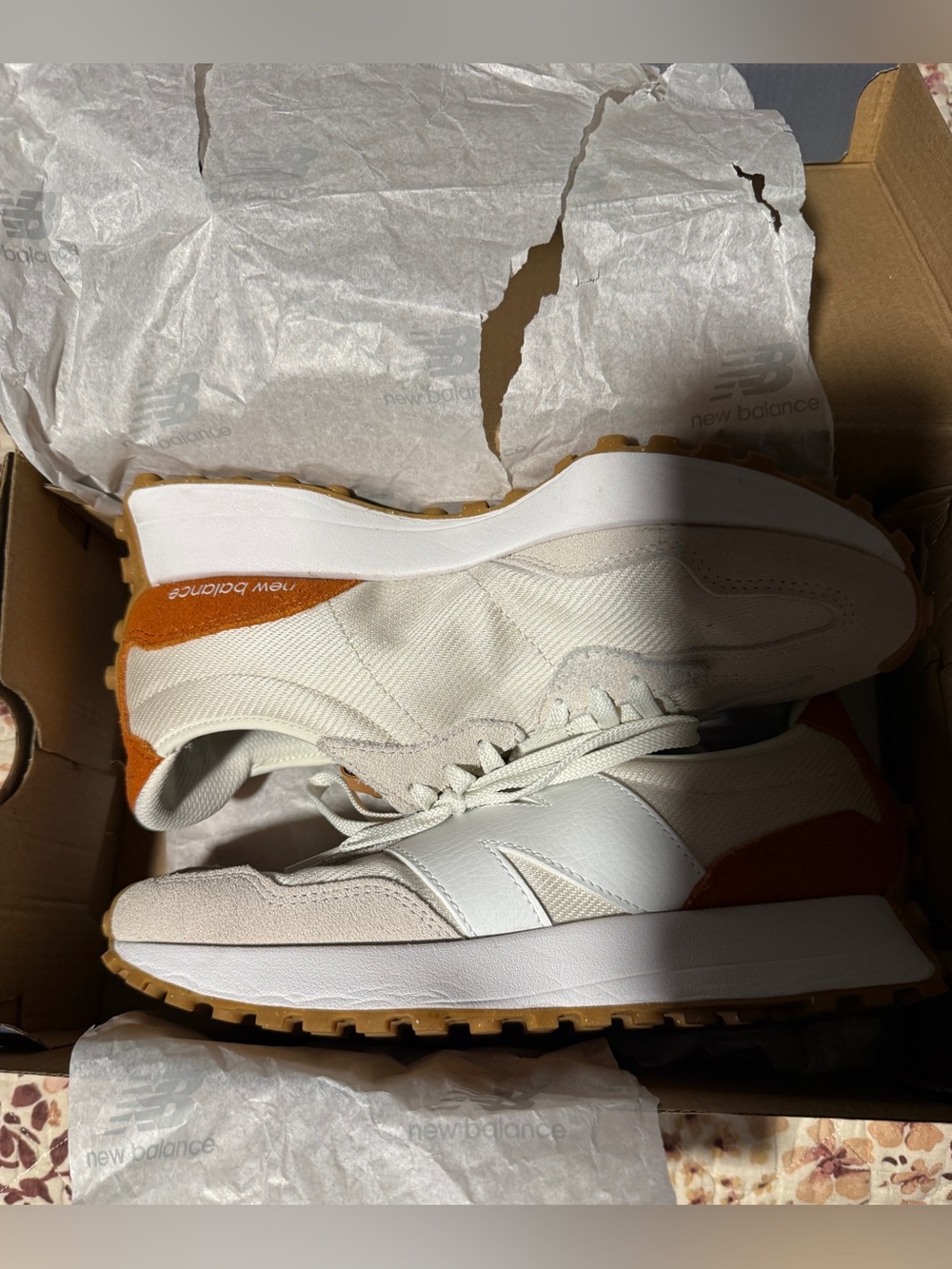 New Balance Women’s 327 cream